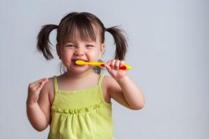 young_girls_with_pigtails_brushing_her_teeth_website