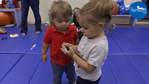 kids_playing_with_phone